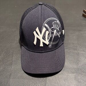 NEW New Era Dark Blue Yankees Mesh Cap